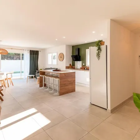 Villa Duo 6br 2 Pools 500 M