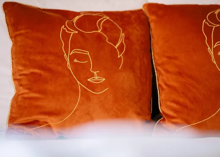 Duo 6br 2 Pools 500 M