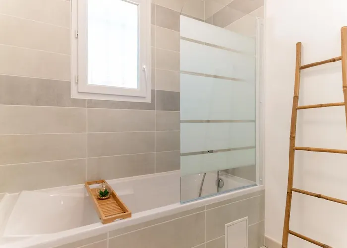 Duo 6br 2 Pools 500 M * Serignan